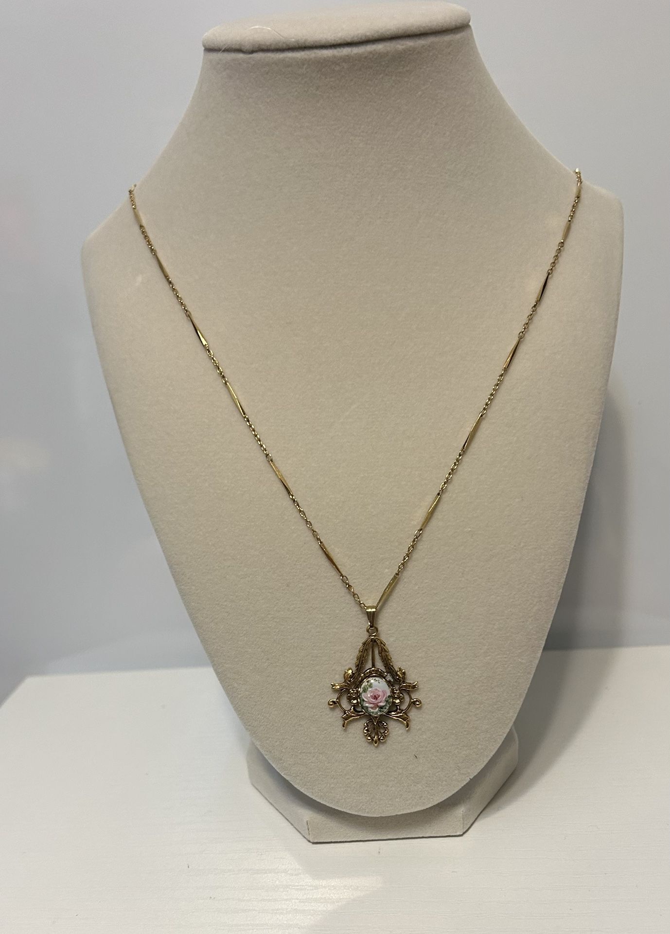 Monet gold tone chain necklace with pendant