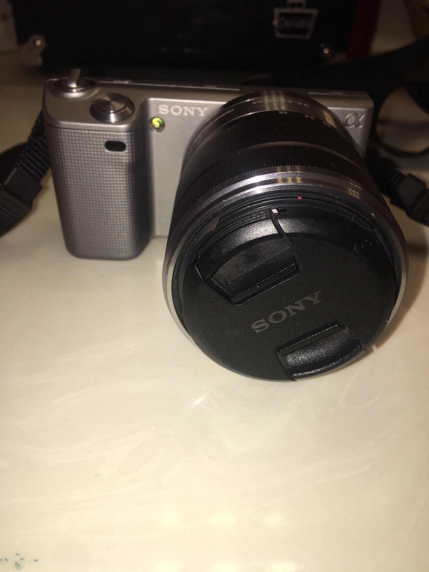 Sony Alpha Nex-5 14.2 mp digital camera silver kit w/E OSS 18-55mm Lens