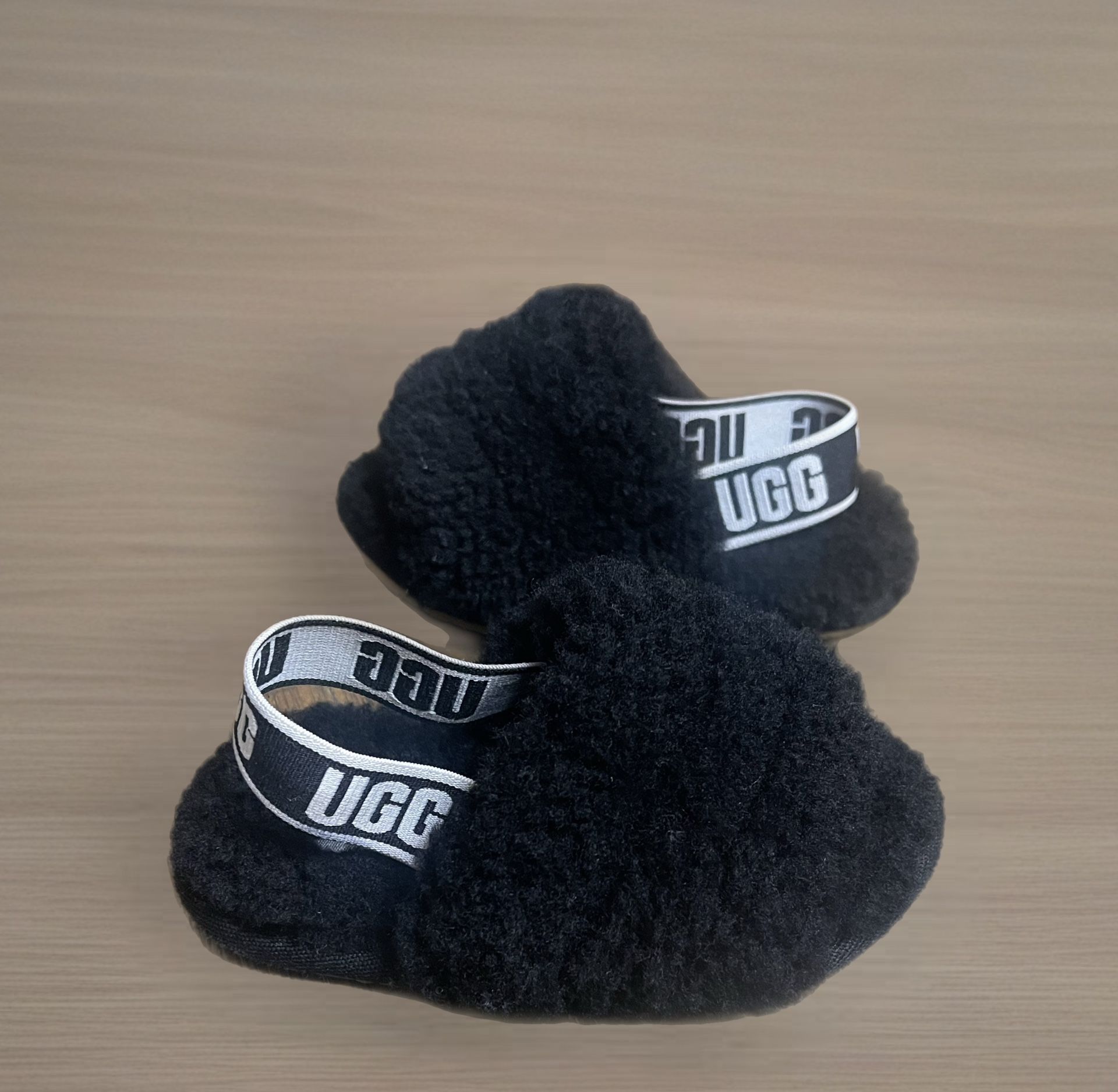 UGG Fluff Yeah Slide - Slippers for children size 6C used $15 great condition