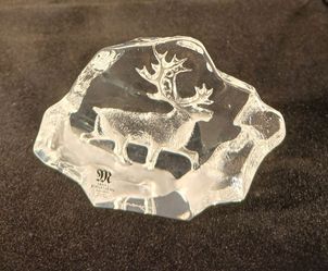 Full lead crystal reindeer sculpture paperweight by Mats Jonasson