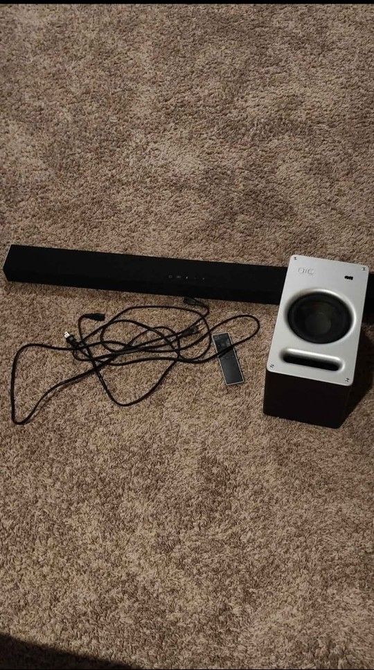 Vizio Sound Bar With Chords And Remote