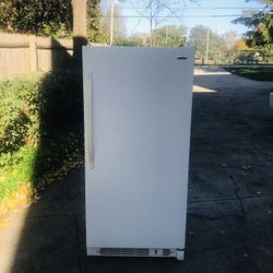 Free Delivery - Kenmore Frost Free 14 Cu. Ft Freezer .