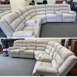 New Sectional Couch with 2 Consoles & Cup Holders! Free Delivery 🚚!