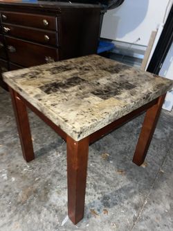 Set of 2 End Tables