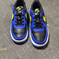 Nike Air Force 1  4.5 Y  US