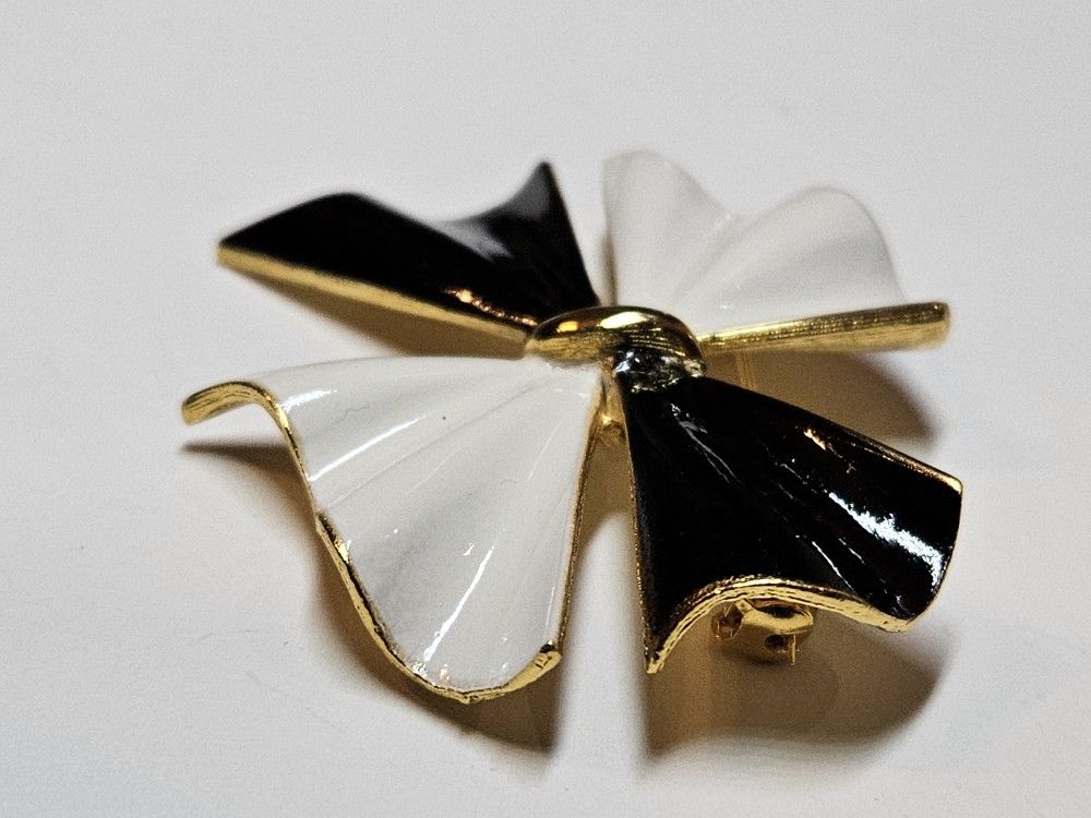 Black & White Bow Brooch Pin