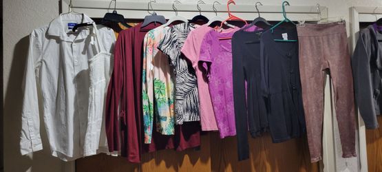 Womens size med, 15 items for $8