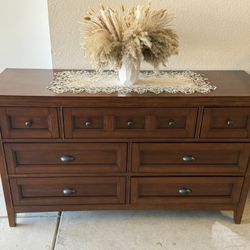 Dresser, with 7 drawers 