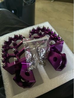 Foot pegs