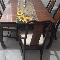 Elegant Vintage Dining Set with China Cabinet – 7-Piece