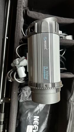 Neewer N-300W studio strobes