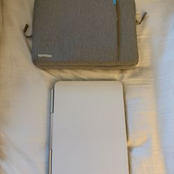 Apple iPad 11inch Pro M4 Cellular w/ Magic Keyboard White