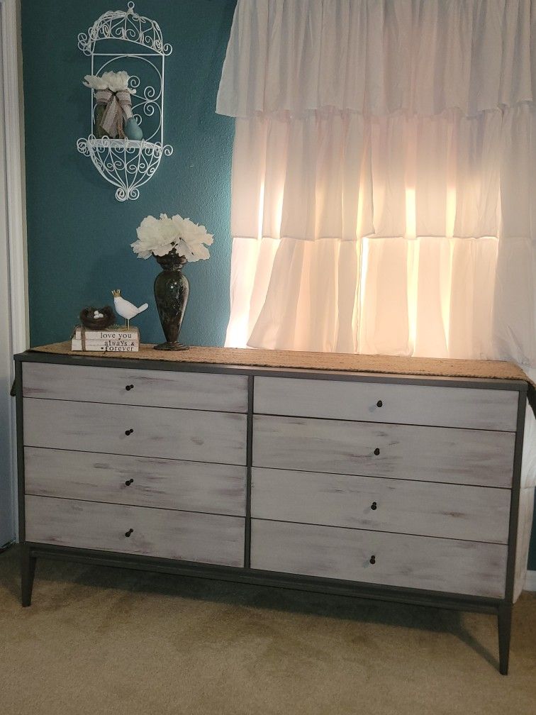 1950's/1960's Vintage dresser! Designed by Paul Mc Cobb/Winchendon Furniture