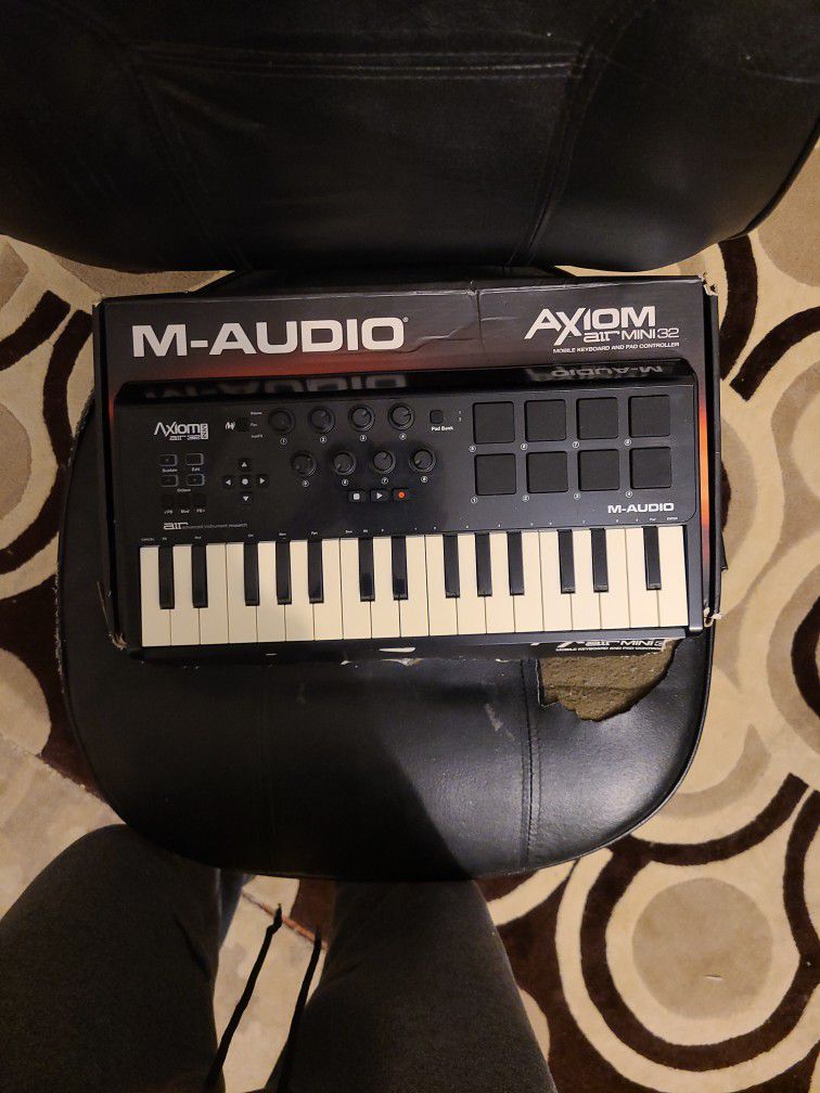 M-Audio Axiom Air Mini 32 Midi Controller Keyboard With Pads