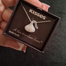 Kiss Necklace