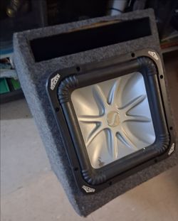 Amplifier and subwoofer