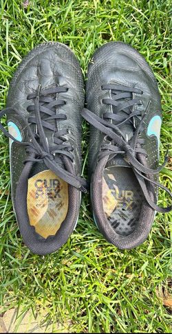 Youth Nike Tiempo Pro Soccer Cleats – Size 2.5Y