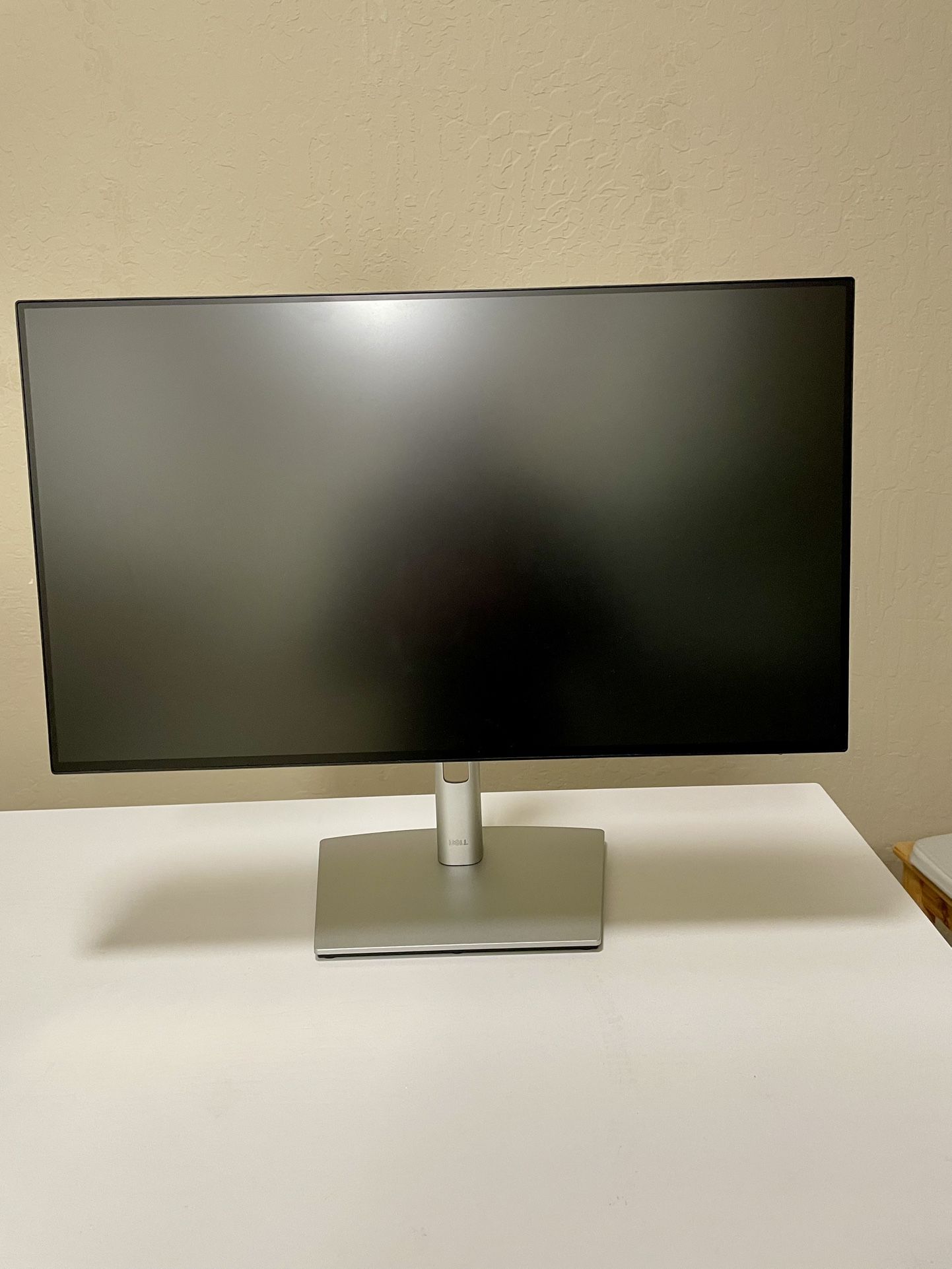 Dell Ultrasharp 24 inch USB-C Hub monitor U2422HE