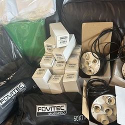 Fovitec Photography 3-light Studio Kit w/White, Black,Green BkDrop - $50 