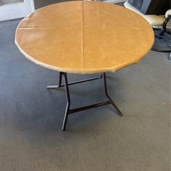 Foldable table