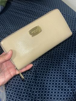 Michael Kors Wallet $20 Firm Cash Only