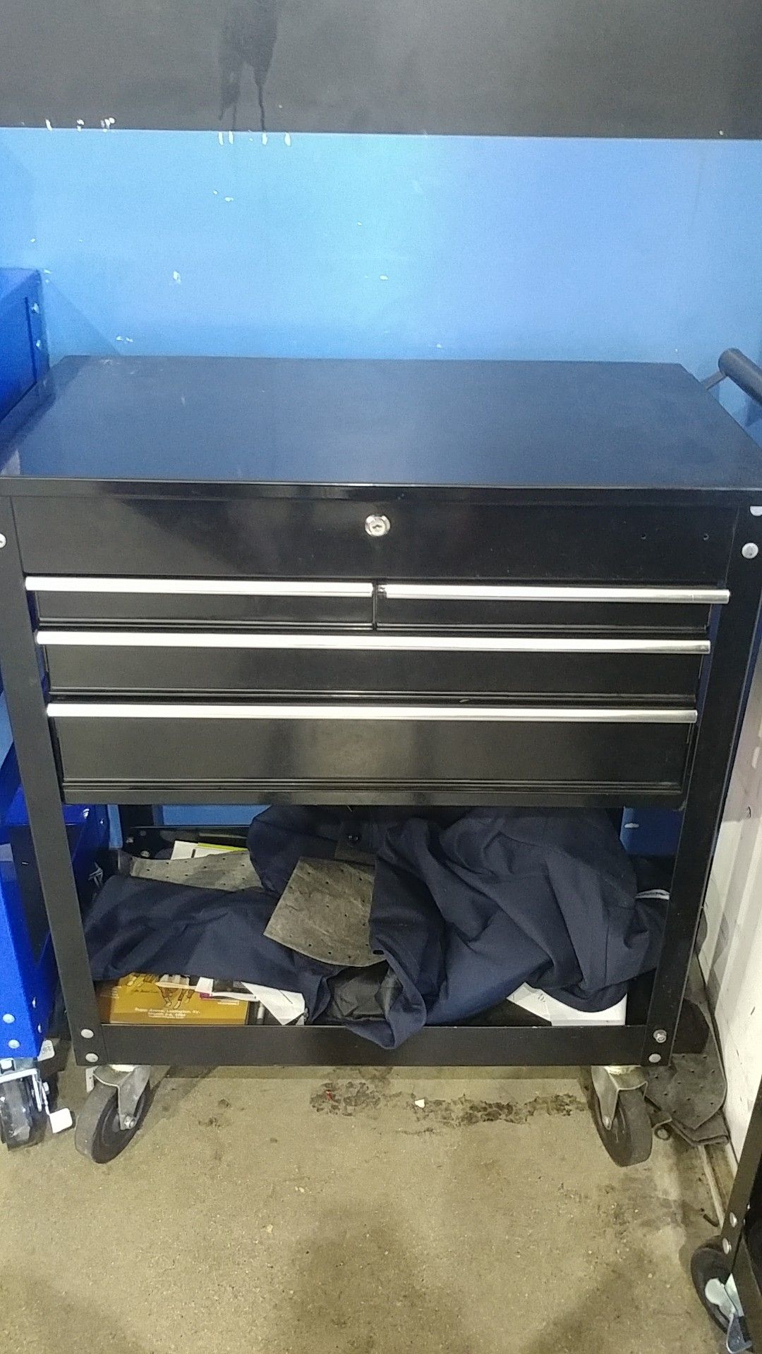 Us general toolbox (doesn't lock)