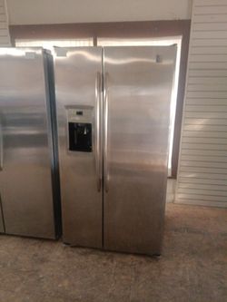 Beautiful!!!!! Stainless Steel Refrigerator 