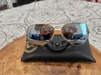 Ray-Ban Aviator Gold Frame Polarized Sunglasses – Lightly Used