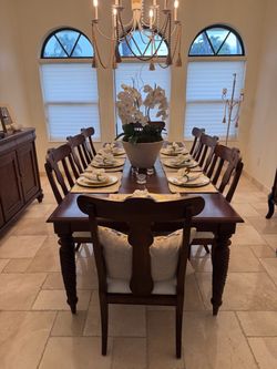 Ethan Allen Dining Table with 8 Chairs