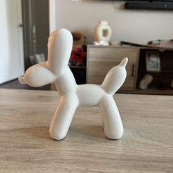 Balloon Dog Statue