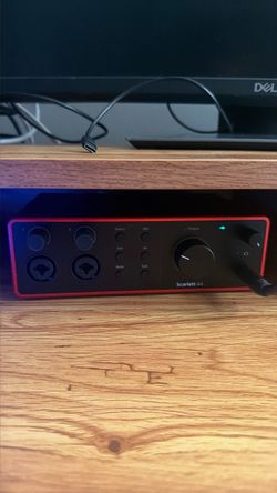 Scarlet 4i4