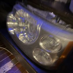 06-09 Range Rover Driver Side Headlight