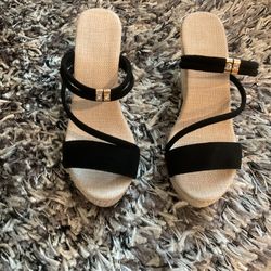 WOMEN’S WEDGE SANDALS SIZE 7 BRAND NEW