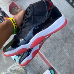 Jordan 11 Breads Red And Black , White