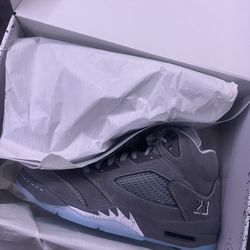 Wolf Grey 5’s Size 10 Deadstock 