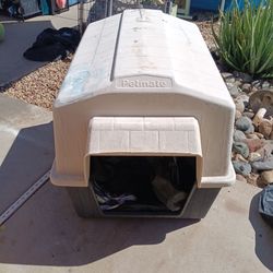 Large dog house - see description