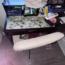 desk and criss cross chair