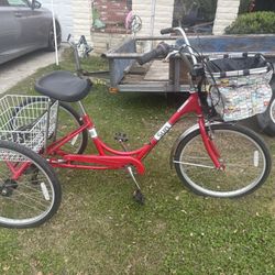 Traditional Sun  3-wheel Bike  With Gears In Great Shape 