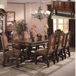 $2,699 Traditional Dining Set