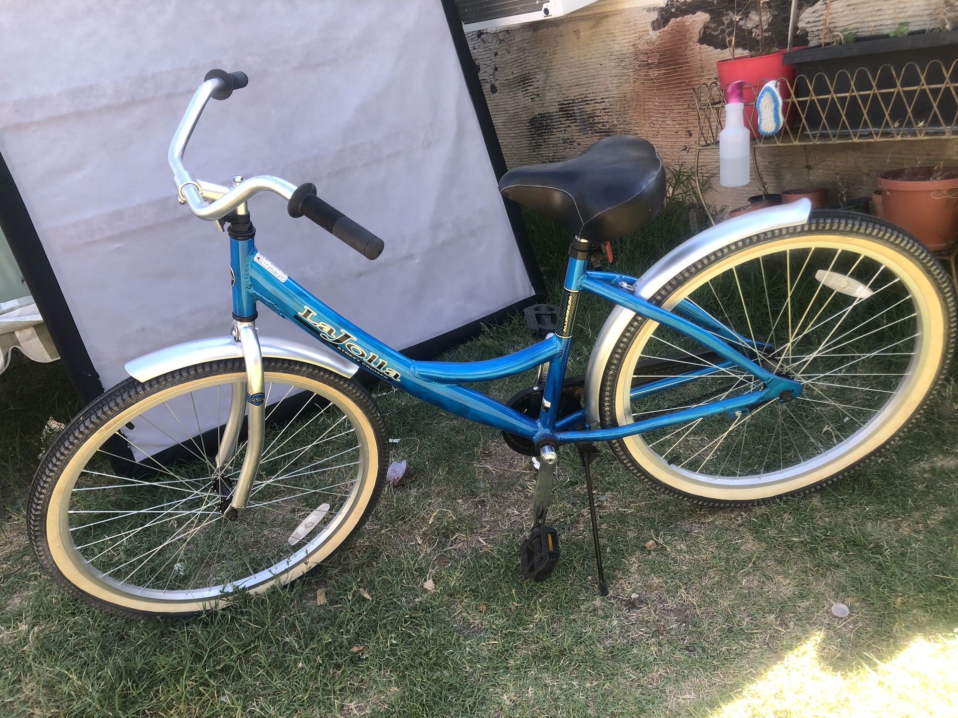 Bonita Bicicleta Balona De Aluminio R26 for Sale in Albuquerque