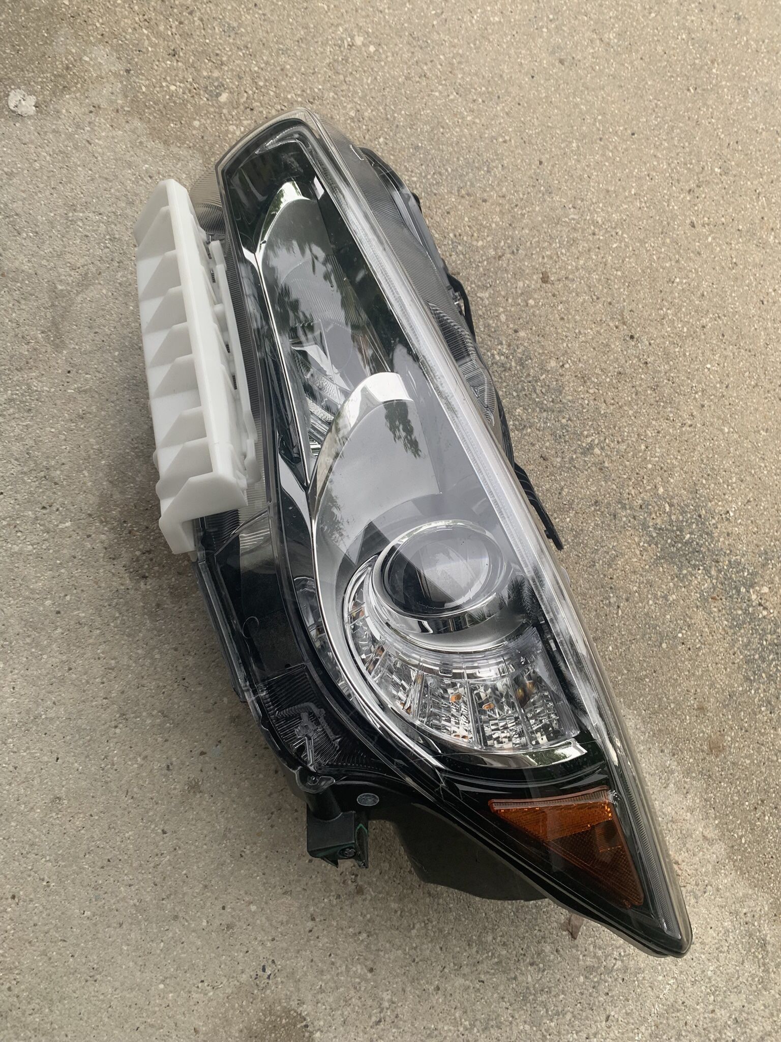 INFINITI Q50 Headlight