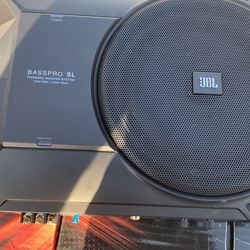 Jbl Bass Pro Complete All In One  Speaker Bilt With The Amp For at Or Truck