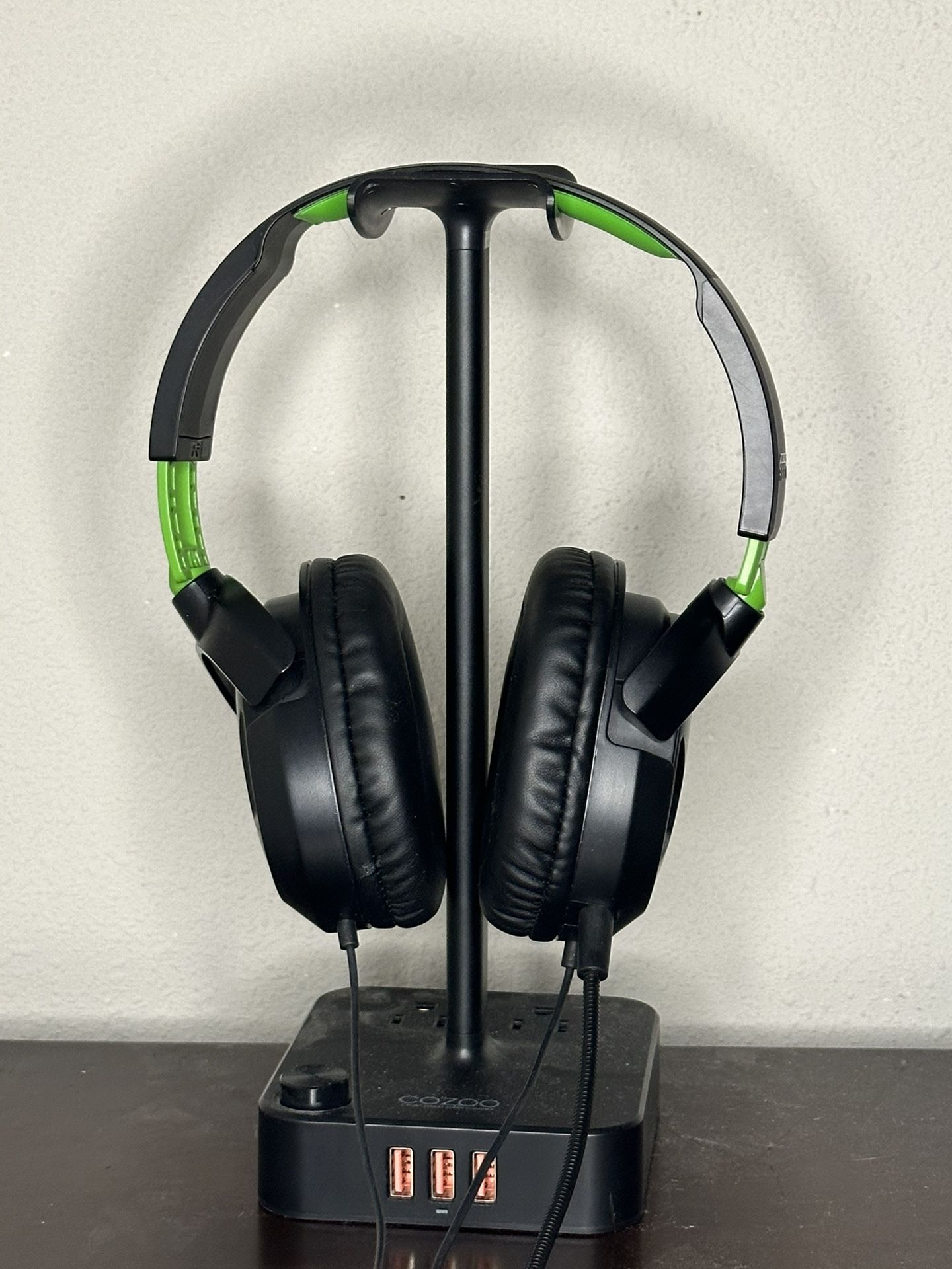 Wired Headphones with Detachable microphone