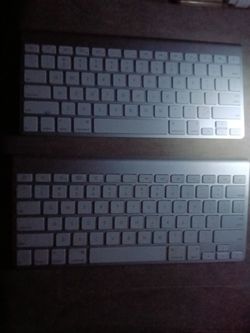 2  Apple Magic Keyboards