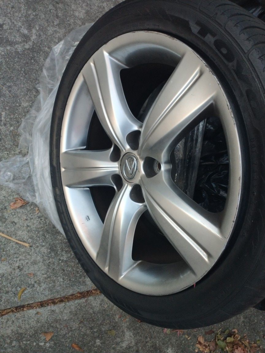 18in Lexus gs430 rims and tires and 22in vogues