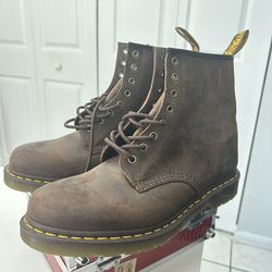 Buckskin Doc, Martens