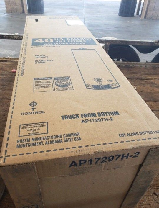 BRAND NEW 40 Gallon Natural Gas Rheem Water Heater