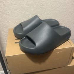Yeezy Slide 