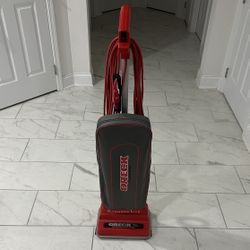 Oreck Lightweight Commercial Vacuum Cleaner, Model: U2000RB-1