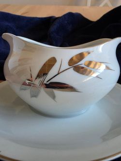 Vintage Mid-Century Meito Japan Gravy Boat (Rare Tehran Export Stamp) $20 obo